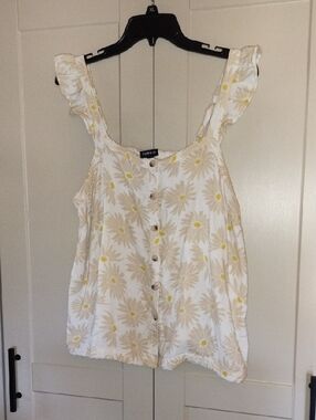 torrid White Daisy-Print Ruffled Strap Button-Front Camisole